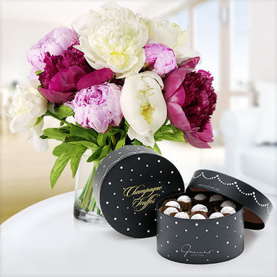 10 bunte Pfingstrosen mit Champagnertrüffel Bonboniere von Blume2000.de auf blumen.de