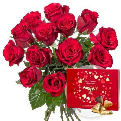 14 rote Rosen und Schokoladen-Herzen von Valentins auf blumen.de