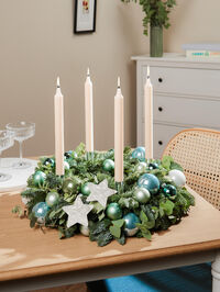 Adventskranz mit beigen Kerzen von Fleurop auf blumen.de