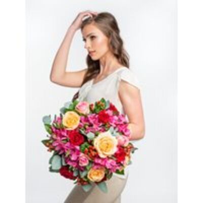 Alstromeria und rote Rosen von Fleurop auf blumen.de