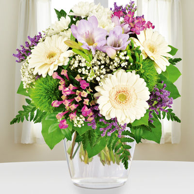 Blumenstrauß mit Gerbera von Bluvesa auf blumen.de