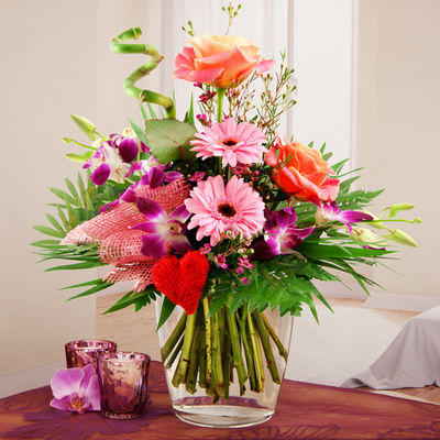 Blumenstrauß Herzensfreude von Bluvesa auf blumen.de