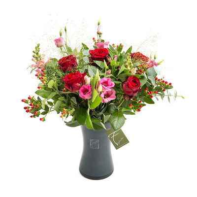 Blumenstrauß mit roten Rosen von Frederique's Choice auf blumen.de
