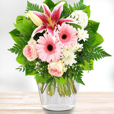 Blumenstrauß Romantikfeuer von Bluvesa auf blumen.de