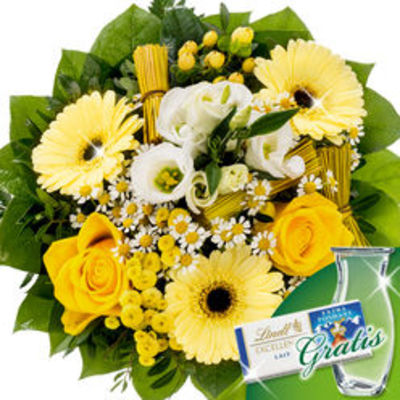Blumenstrauß Sonnengelb mit Vase & Lindt Schokolade von FloraPrima auf blumen.de