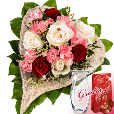 Blumenstrauß Sweet Valentine mit Vase & Lindt Teddy von FloraPrima auf blumen.de