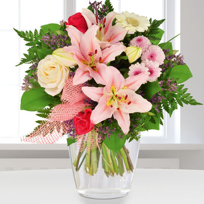 Blumenstrauß Zauberhaft von Bluvesa auf blumen.de
