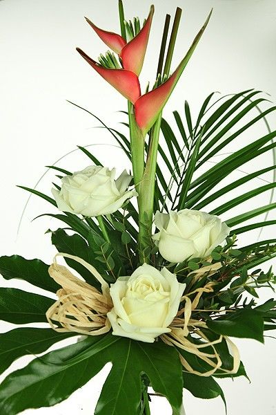 Exotischer Heliconia Rosenstrauß von Rosenbote.de auf blumen.de