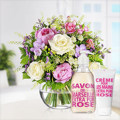 Lichtblick mit Verwöhnset Rose Handseife und Creme von Blume2000.de auf blumen.de