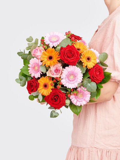 Liebste Grüße von Fleurop auf blumen.de