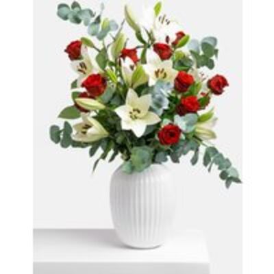 Lilien und rote Rosen von Fleurop auf blumen.de