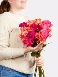 Nelken, Rosen und Chrysanthemen von Fleurop auf blumen.de