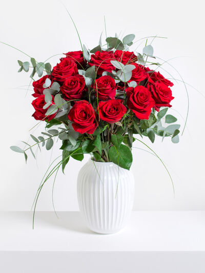 Rosen und Eukalyptus von Fleurop auf blumen.de