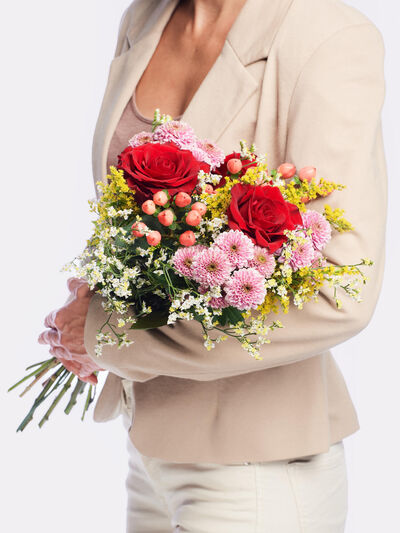 Schnittblumen mit Rosen von Fleurop auf blumen.de