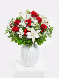 Strauß mit Rosen und Lilien von Fleurop auf blumen.de