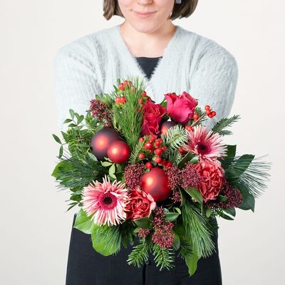 weihnachtlicher Strauß in rot von Blume2000.de auf blumen.de