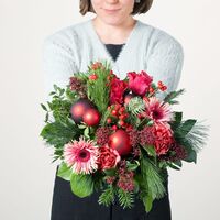 weihnachtlicher Strauß in rot von Blume2000.de auf blumen.de