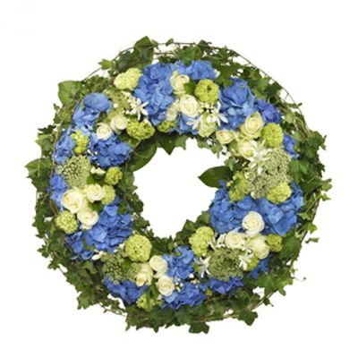 Trauerkranz in Weiß und Blau von Flowers-deluxe auf blumen.de