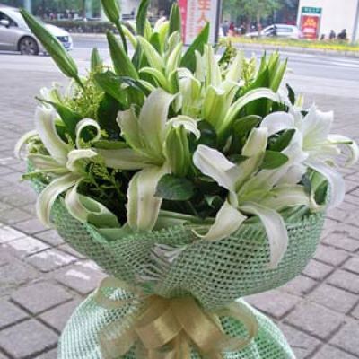 Weiße Lilien von Flowers-deluxe auf blumen.de